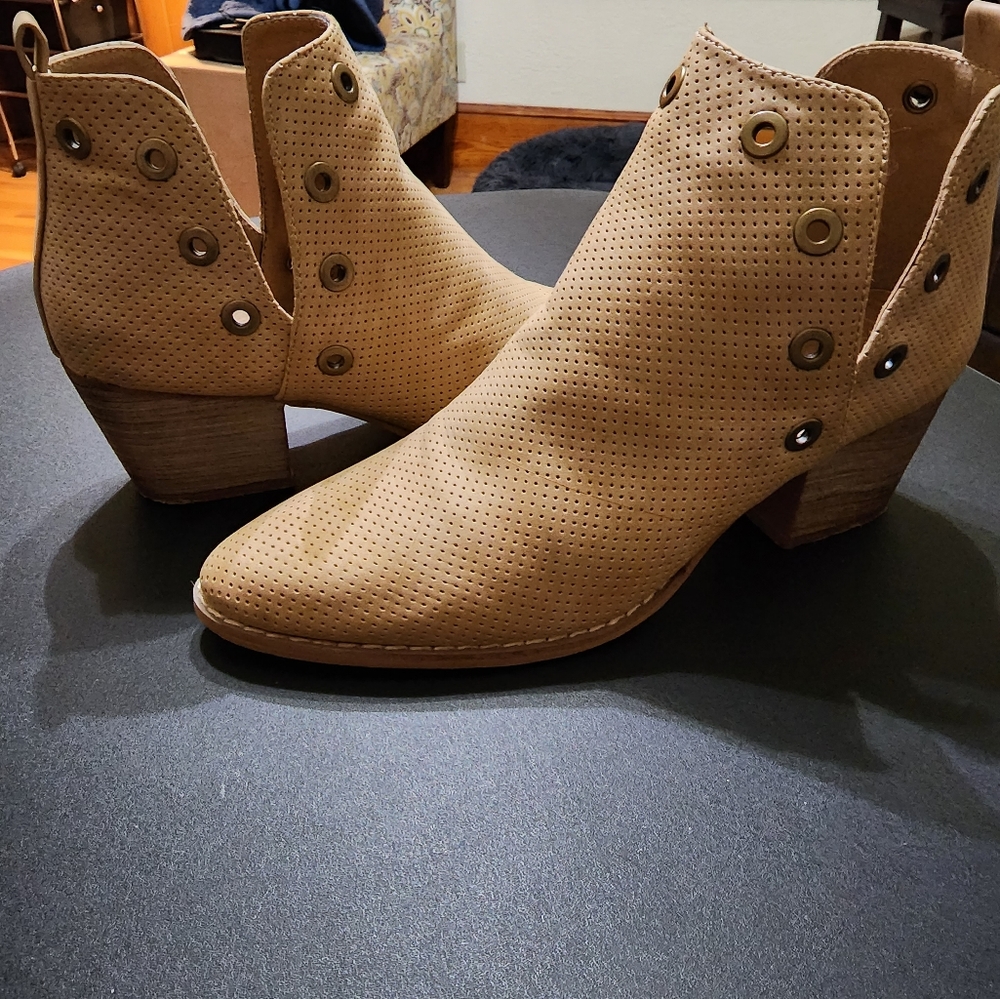 YOKI WOMENS BOOTIES SIZE 8~GREAT CONDITION~
